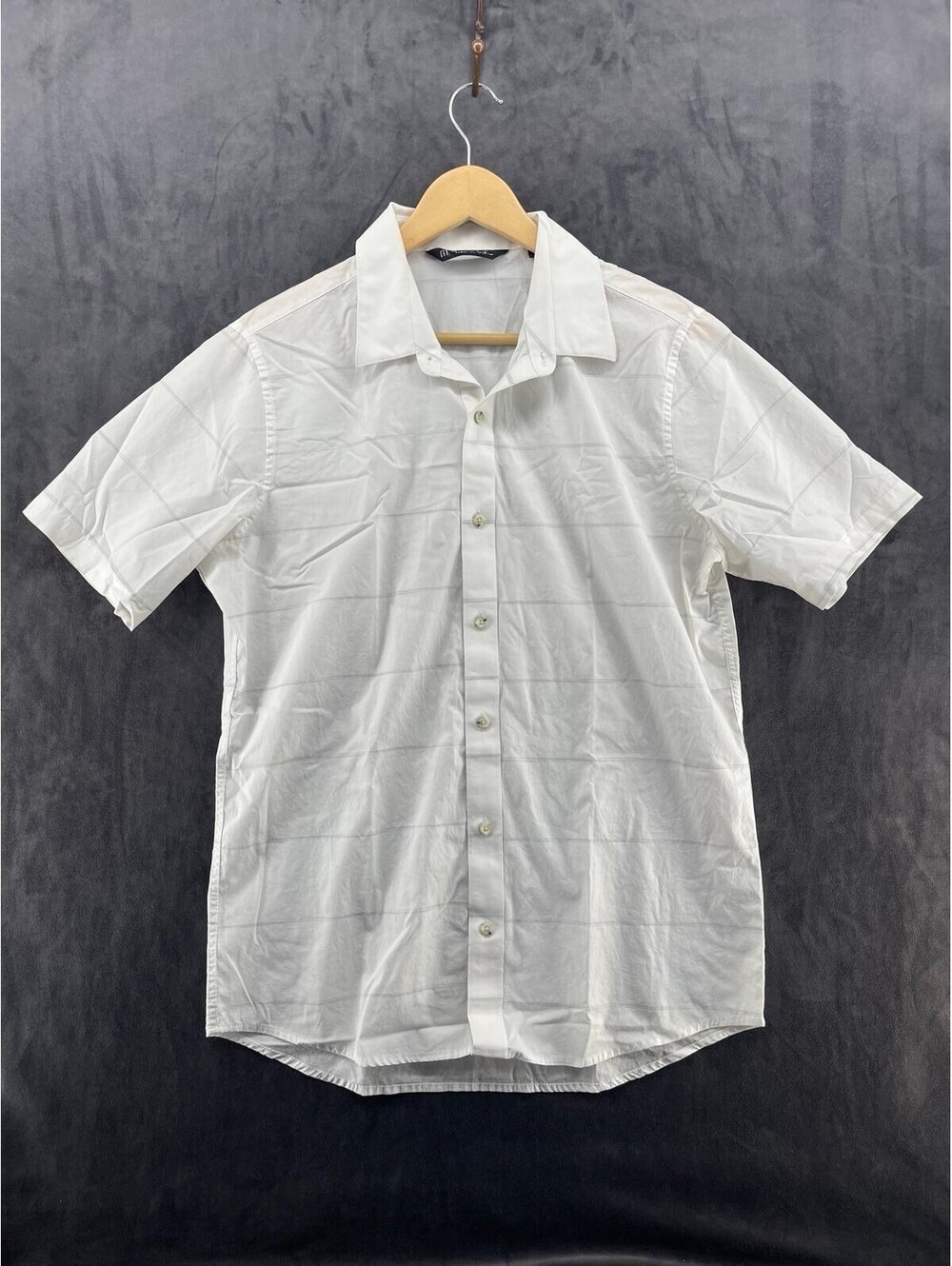 Travis Mathew Men M White Stripe Button Up‎ Shirt Short Sleeve Stretch